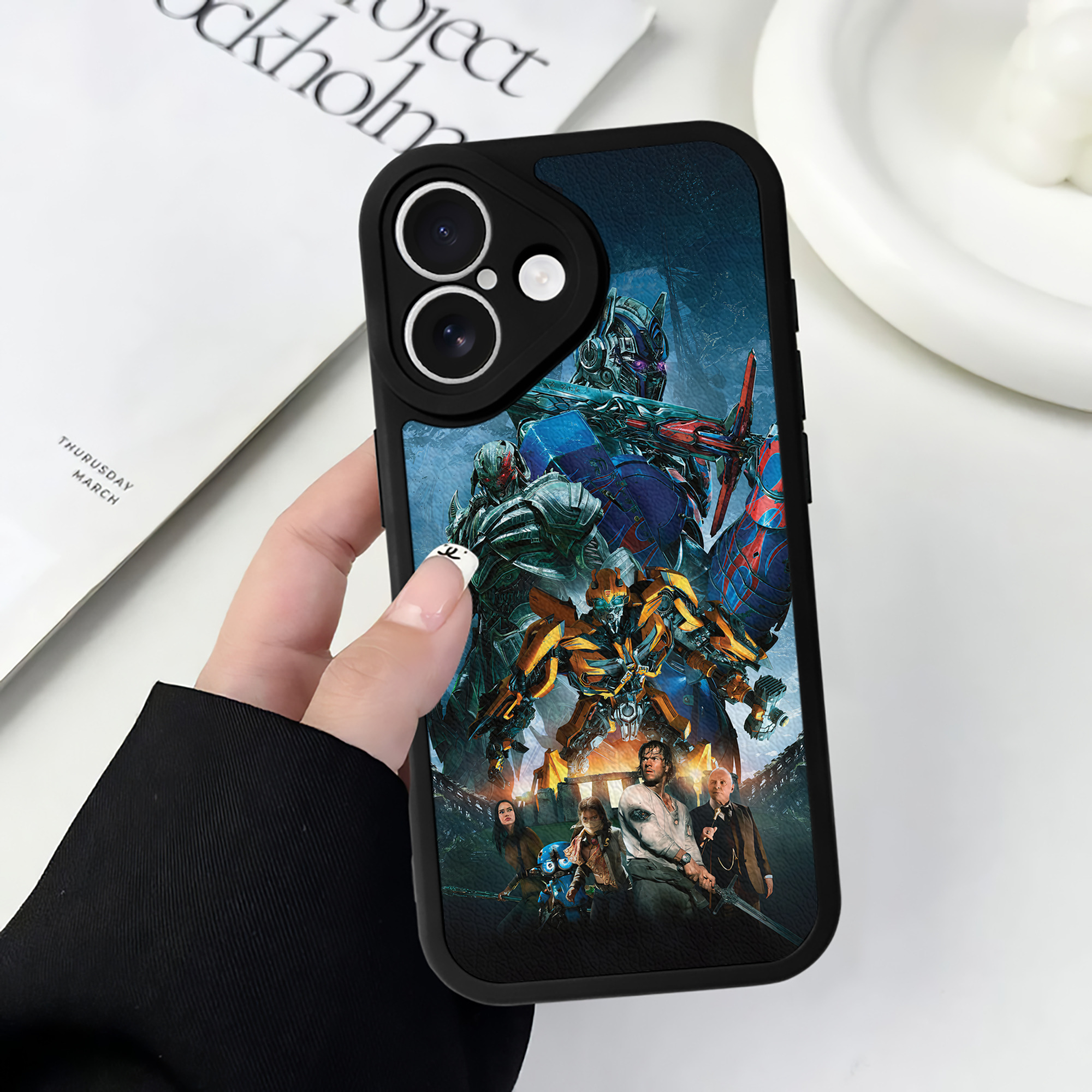 （画像用） Transformers トランスフォーマー 【iPhone 16シリーズ対応】シリコンスマホケース（レザー調） 材質：シリコン